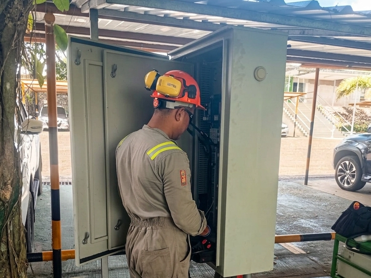 Trabajo eléctrico MT/BT de GLP Multiservicios (foto 5)